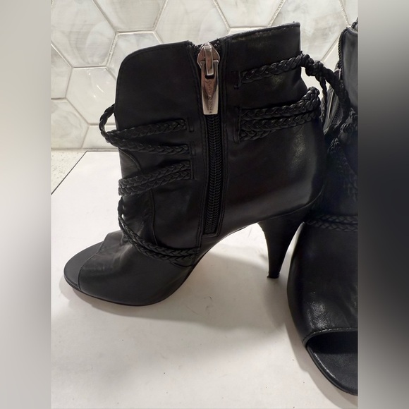 Vince Camuto Black Leather ASTAN Booties Peep Toe Tassel Size 5.5 Stiletto - Picture 10 of 10